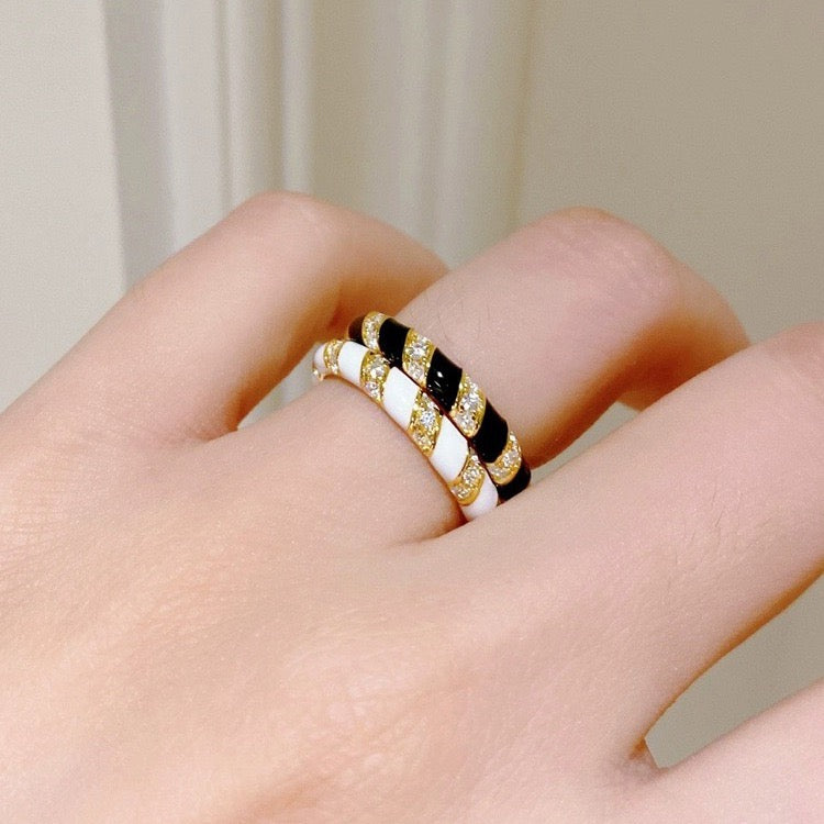 Vintage Black and White Drip Glaze Enamel Ring