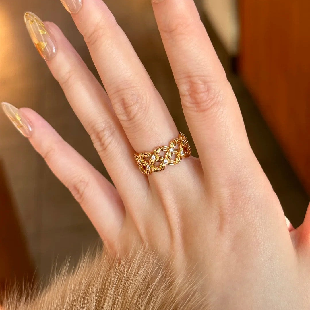 Vintage Floral Openwork Clover & Diamond-Pattern Eternity Ring