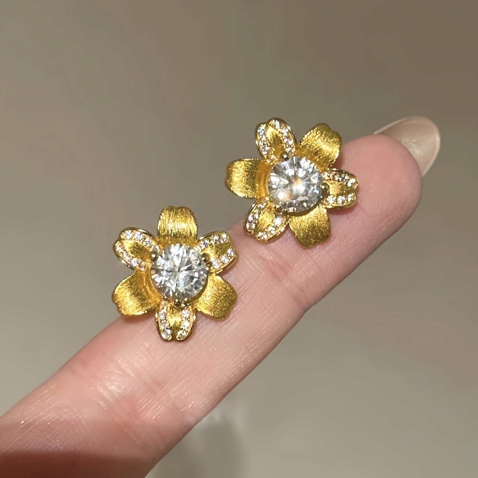 Vintage Brushed Sparkling Sunflower Jewelry Set