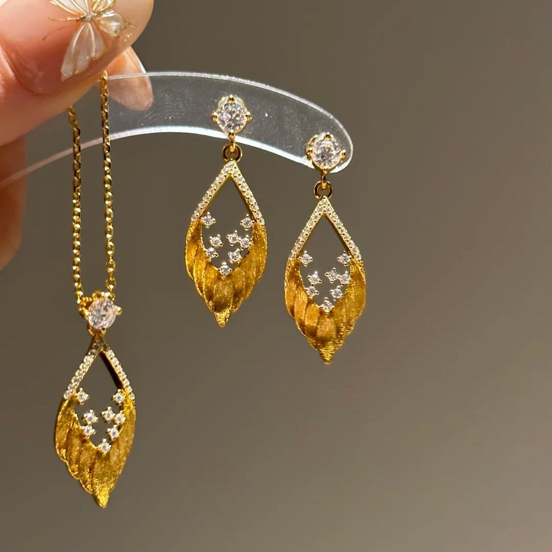Vintage Hand-Brushed Satin Sheen Feather Jewelry Set