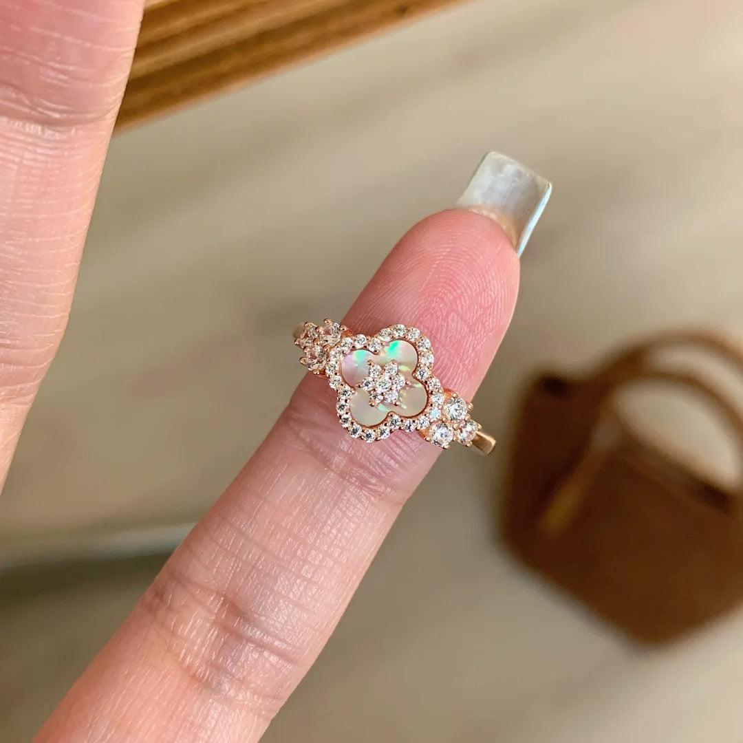 Vintage Courtly Style Pink Mother-of-Pearl Clover Ring