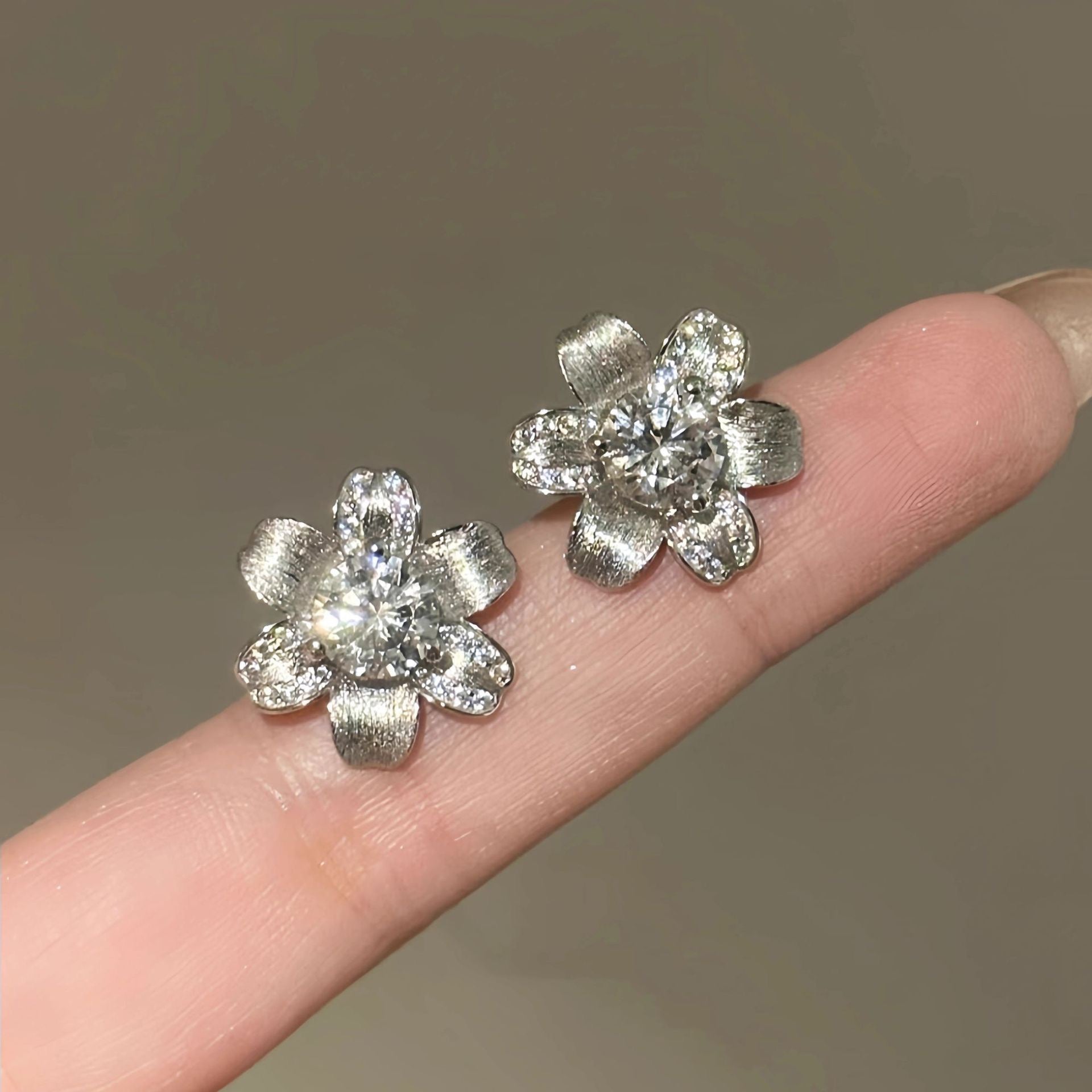 Vintage Brushed Sparkling Sunflower Jewelry Set