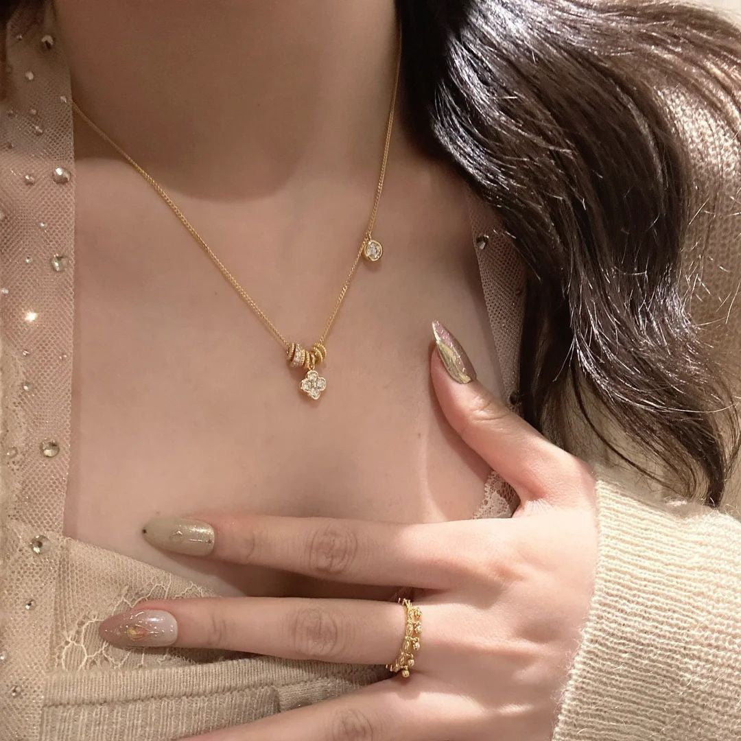 Vintage Clover and Sparkling Snowflake Jewelry Set